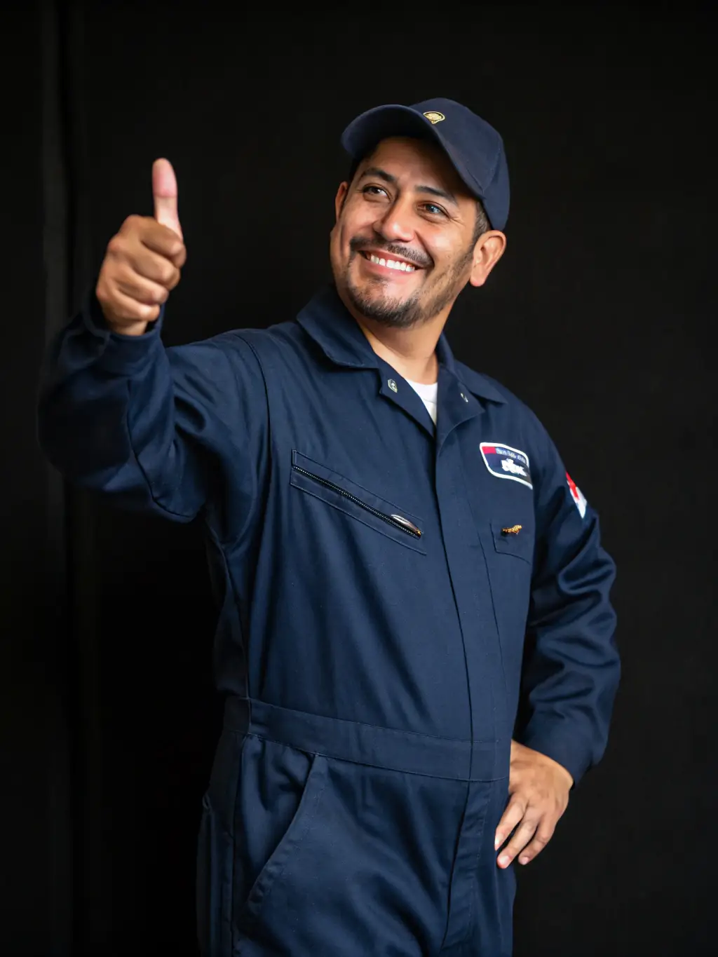 A handyman in Cernamak uniform smiling and giving a thumbs up, symbolizing reliability and trustworthiness.